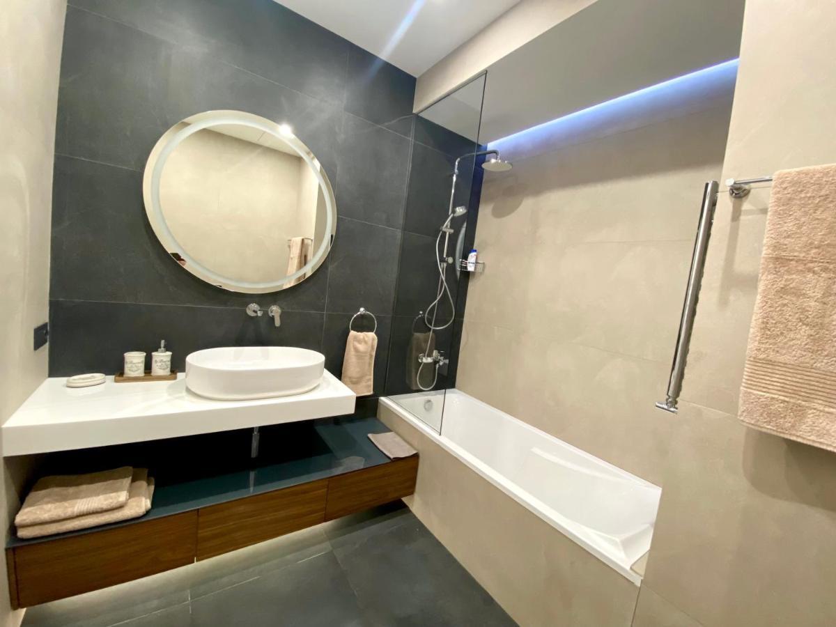 Heart Of Yerevan - City Center Luxury Apartments Exterior photo